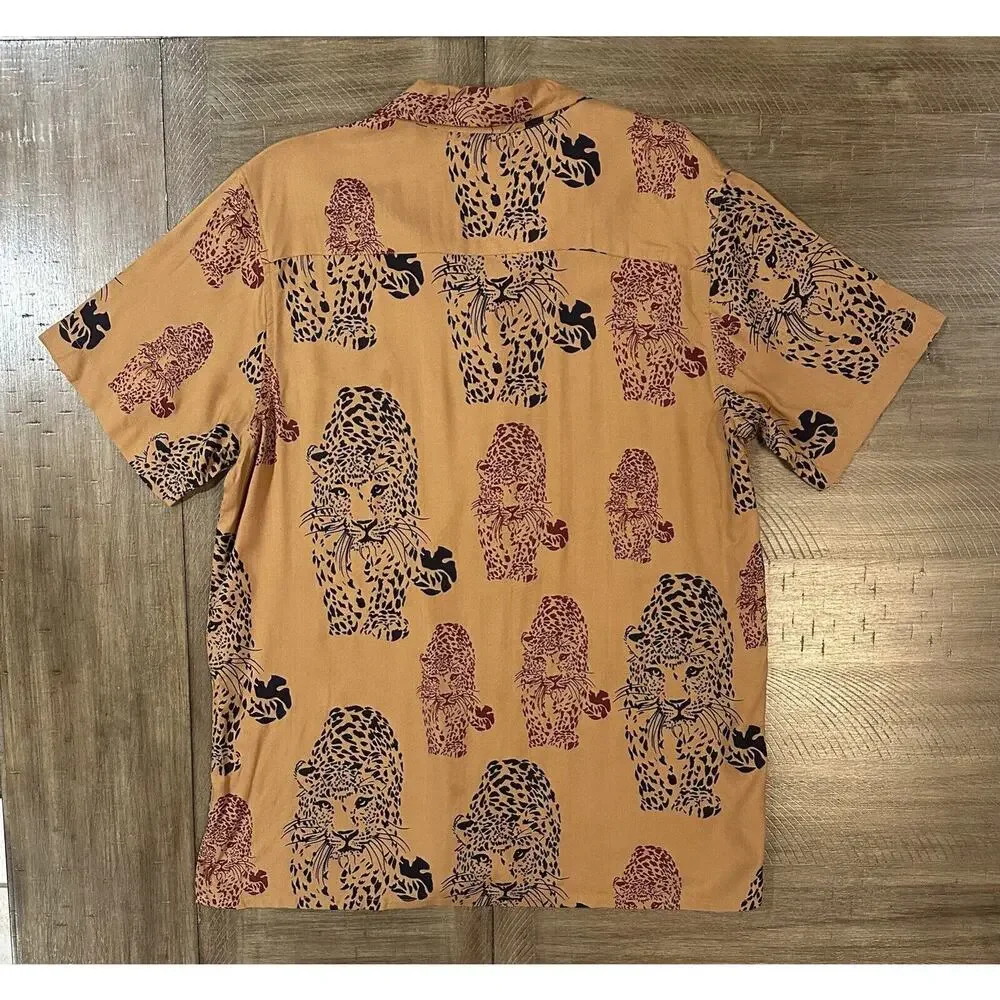 Earthbound Trading Co Short Sleeve Button Down Brown Leopard Shirt Size Large - Picture 11 of 12